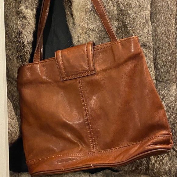 Vera Pella hand bag . Italian pLeather clean inside and outside . Barely used. - Picture 7 of 13